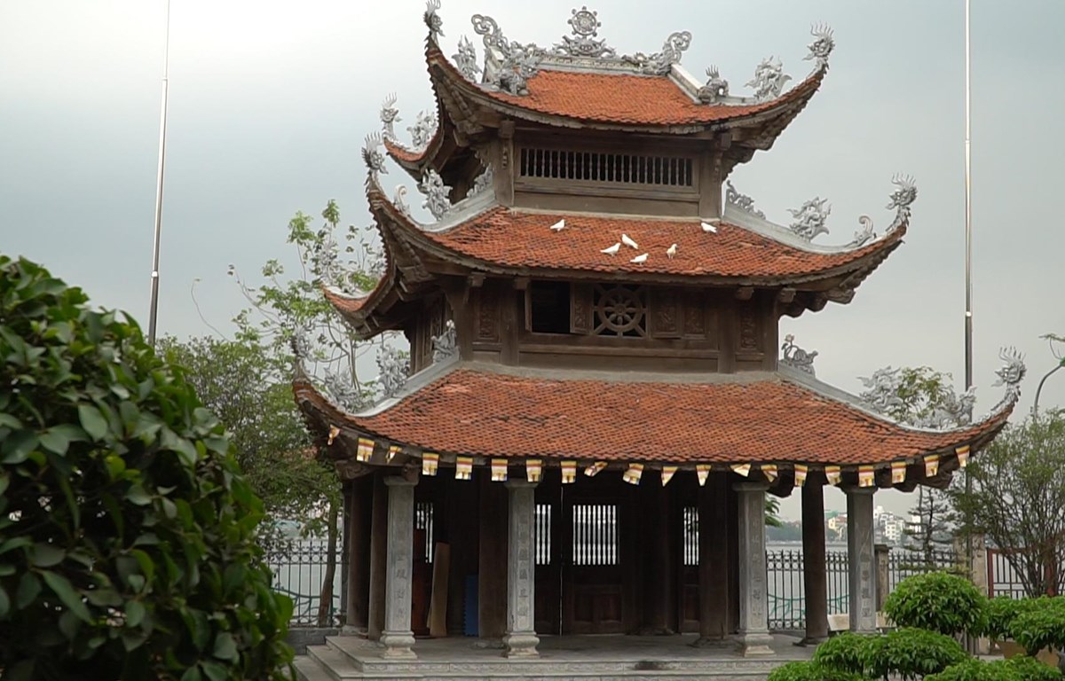 chùa ở Hồ Tây Chùa Tảo Sách là ngôi chùa ở Hồ Tây hiếm hoi còn giữ được vẻ đẹp cổ kính