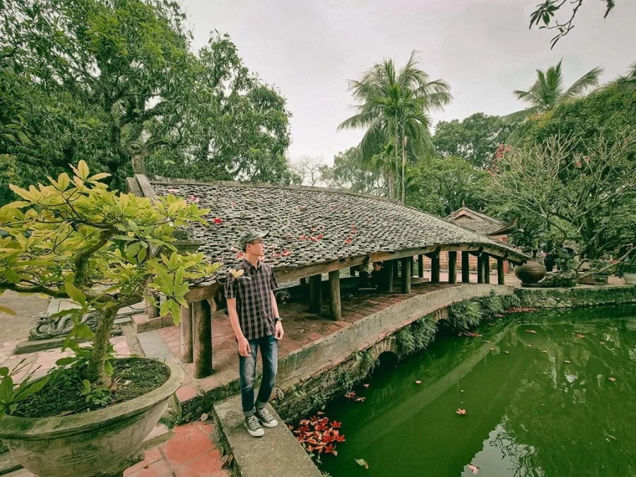 Chùa Thầy Cầu Nguyệt tiên kiều và Nhật tiên kiều tạo thành thế râu rồng độc đáo