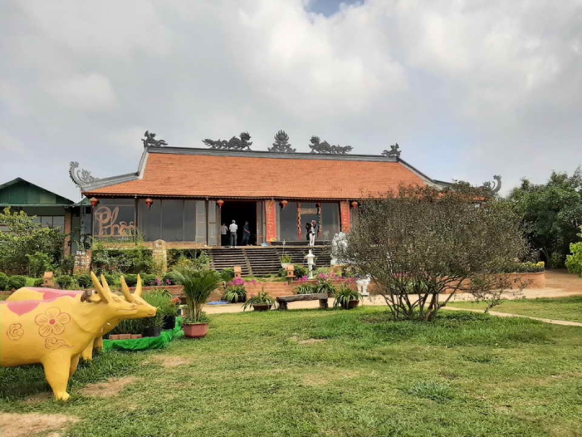 Khung cảnh chùa Trà Bảo Lộc giản dị, an yên