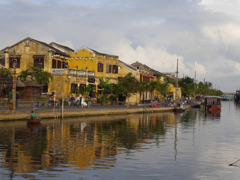 Mái nhà tranh vách đất mang đậm nét làng quê Việt Nam 