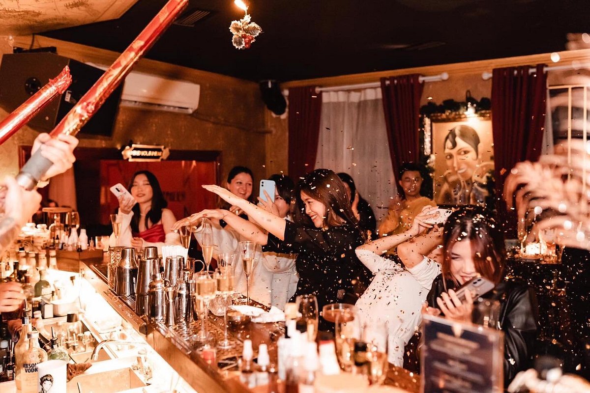 Cocktail bars in Hanoi Enjoy delicious drinks with friends