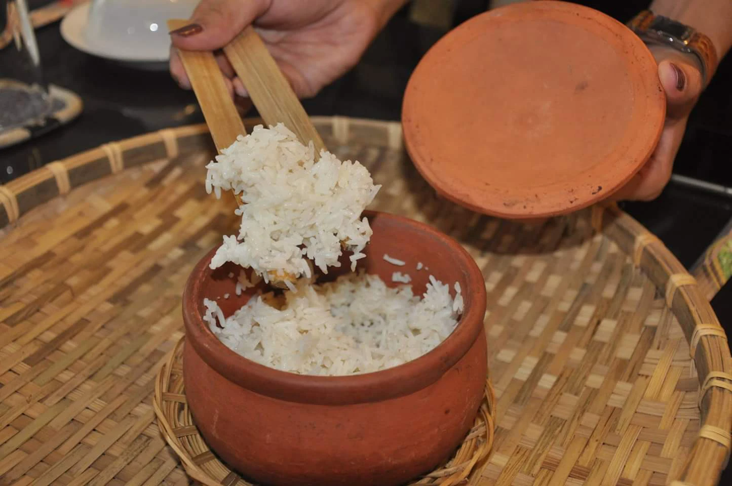 Cơm muối chỉ gồm cơm và muối đơn thuần