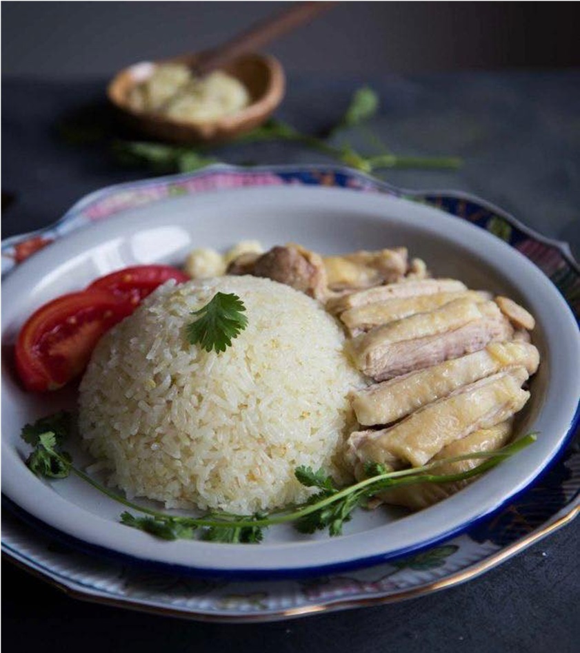 Thưởng thức cơm gà Singapore quán Hoa với thịt gà tươi ngon nuôi thả chạy bộ tự nhiên