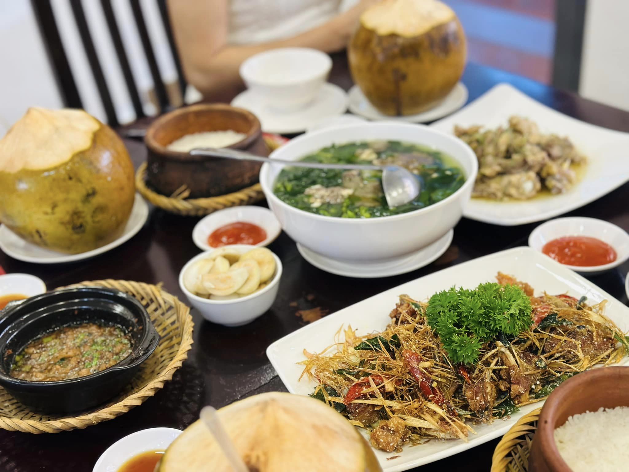 quán ăn ngon Phú Quốc Quán ăn ngon Phú Quốc cơm niêu Rơm Vàng