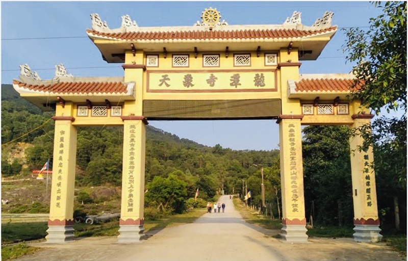 Cổng chùa Thiên Tượng