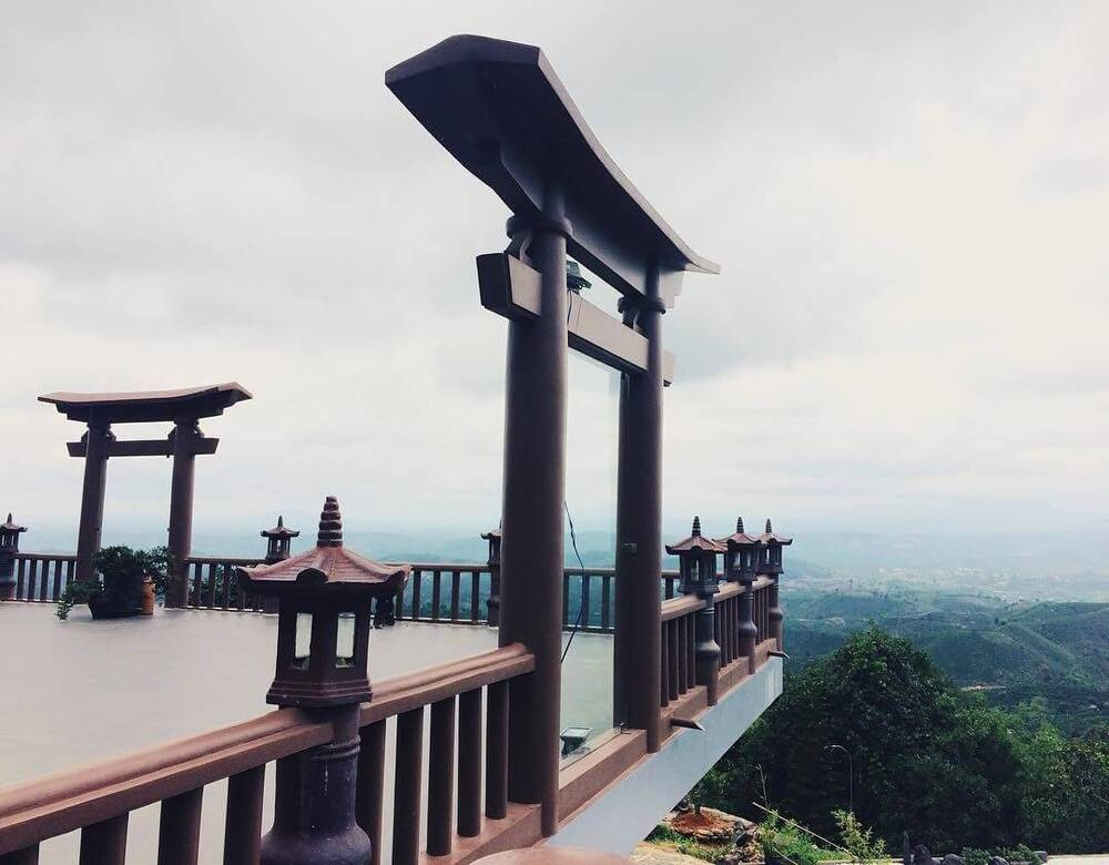 Cổng trời có nhiều nét giống với cổng trời Torii của Nhật Bản