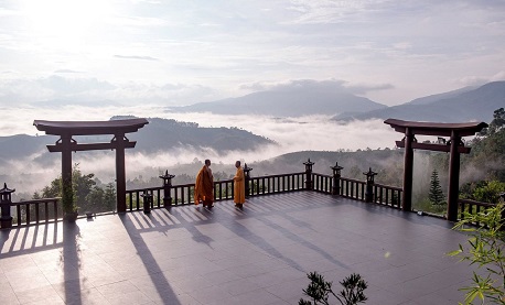 Cổng trời chùa Linh Quy Pháp Ấn – góc sống ảo “triệu like” ở Bảo Lộc