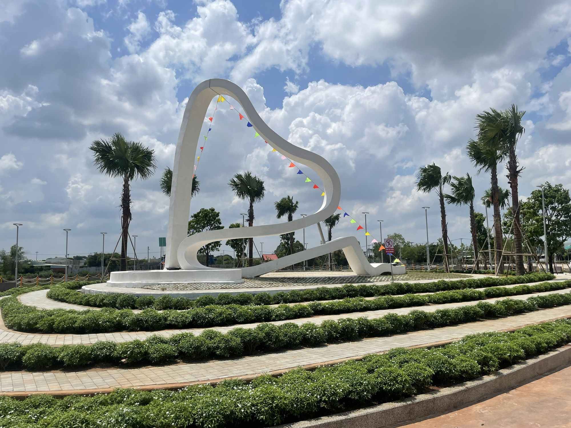 Công viên du lịch sinh thái Hocmon