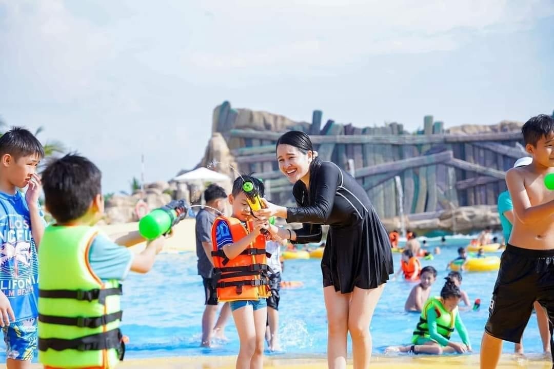 Công viên nước VinWonders Cửa Hội