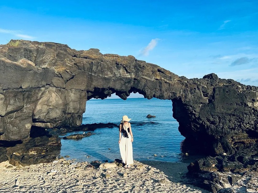 cổng Tò Vò Lý Sơn Cổng Tò Vò - địa điểm check-in không thể bỏ qua khi ghé thăm đảo Lý Sơn