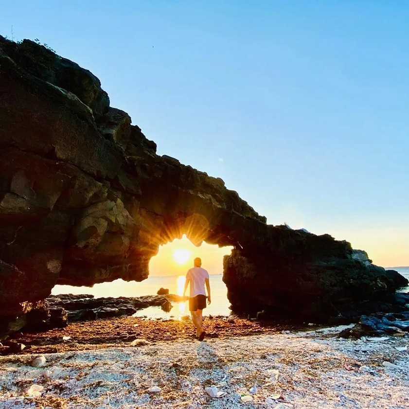 cổng Tò Vò Lý Sơn Cổng Tò Vò là điểm đến yêu thích của các tín đồ mê sống ảo