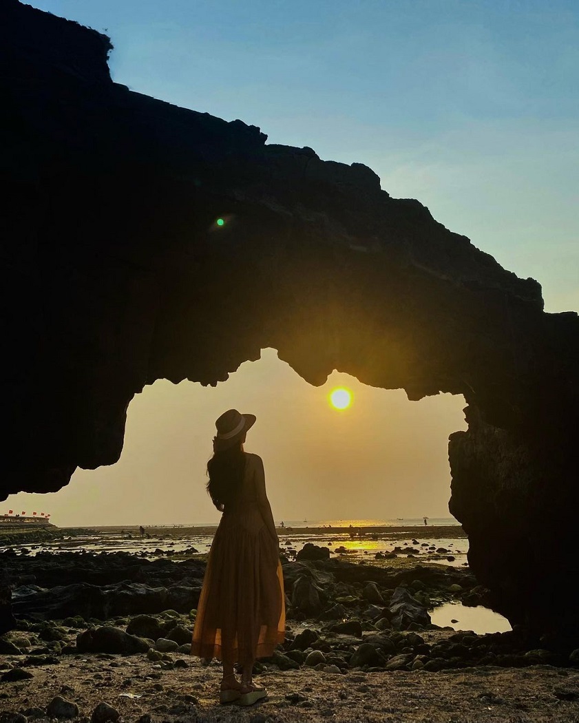 cổng Tò Vò Lý Sơn Khi đến cổng Tò Vò, du khách cần biết một số điểm lưu ý