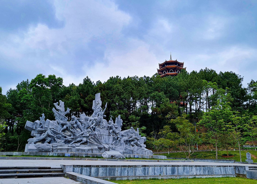 Cụm tượng đài Ngã 3 Đồng Lộc