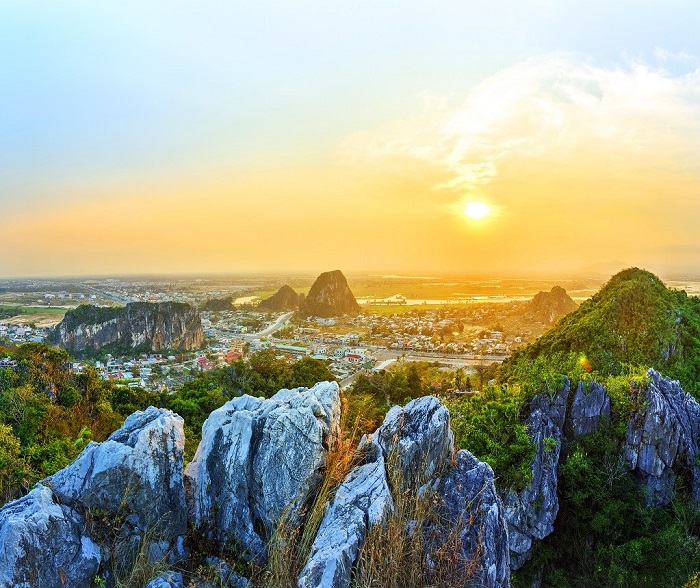 Da Nang from Hanoi March or September is the ideal time for you to visit Da Nang