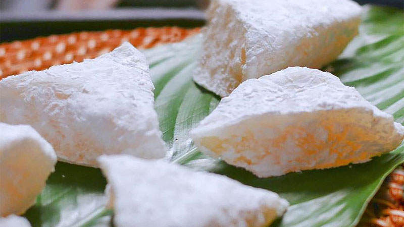 Vẻ ngoài núng nính, hấp dẫn của bánh Hồng Bình Định đặc sản