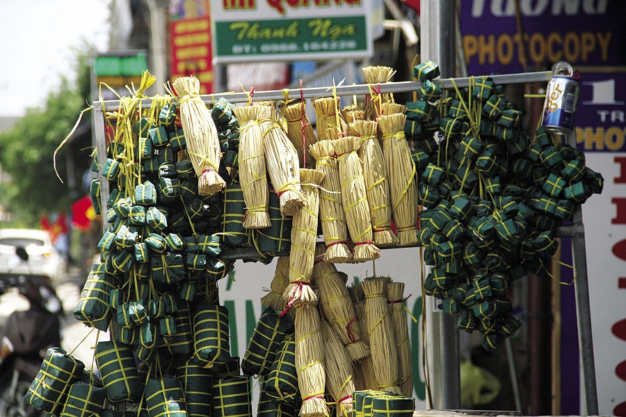 Tré đặc sản Bình Định có hình dáng giống bó rơm/cán chổi 