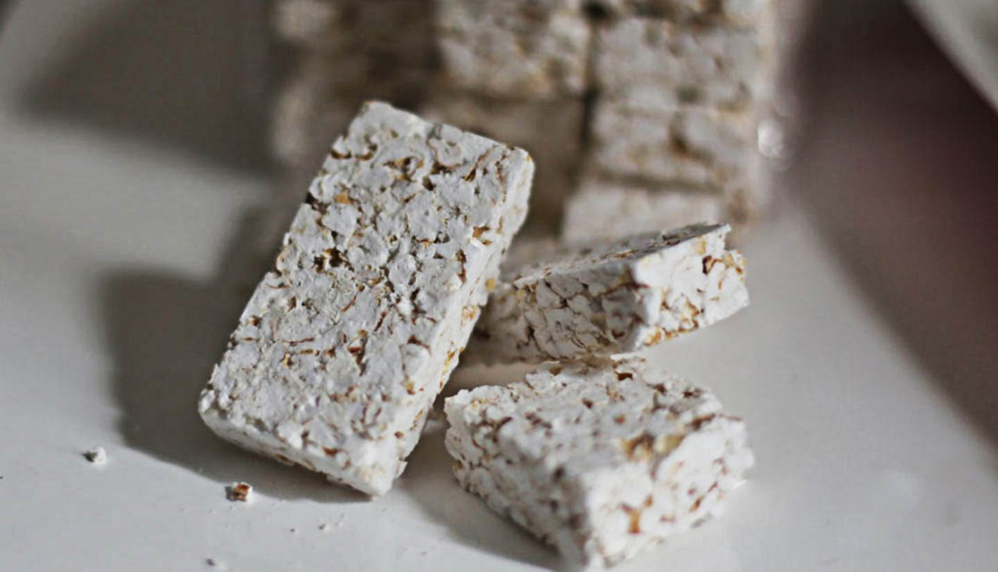 Đặc sản Quảng Ngãi bánh nổ được nhiều du khách mua về làm quà