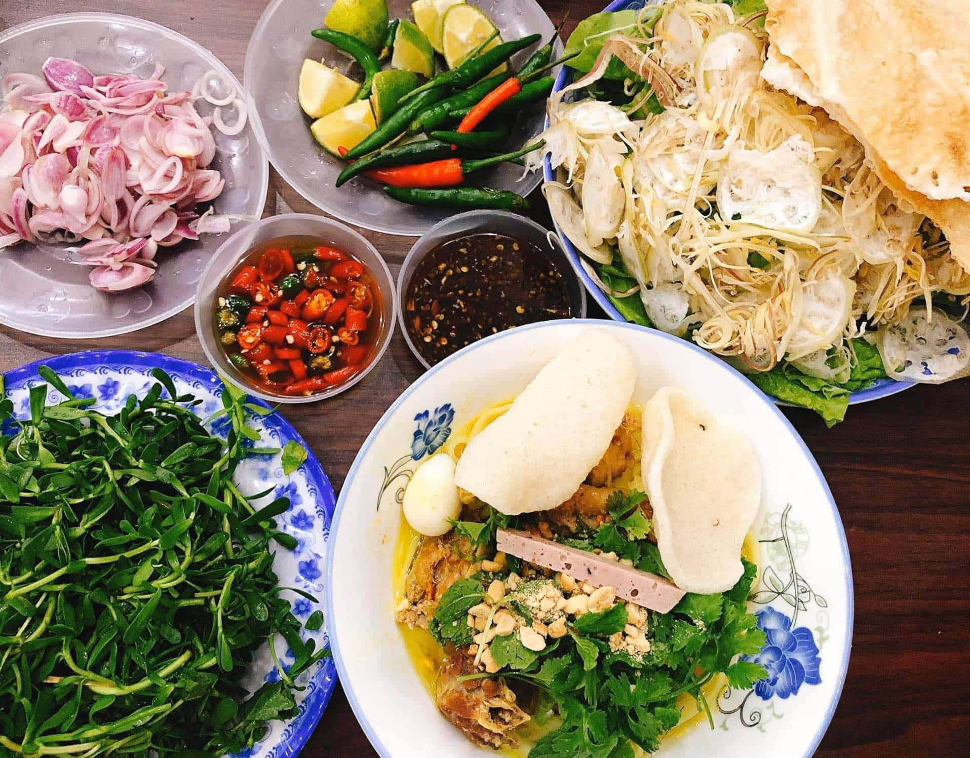 Mì Quảng là món ăn hấp dẫn mà bạn không thể bỏ qua khi đến Quảng Ngãi 