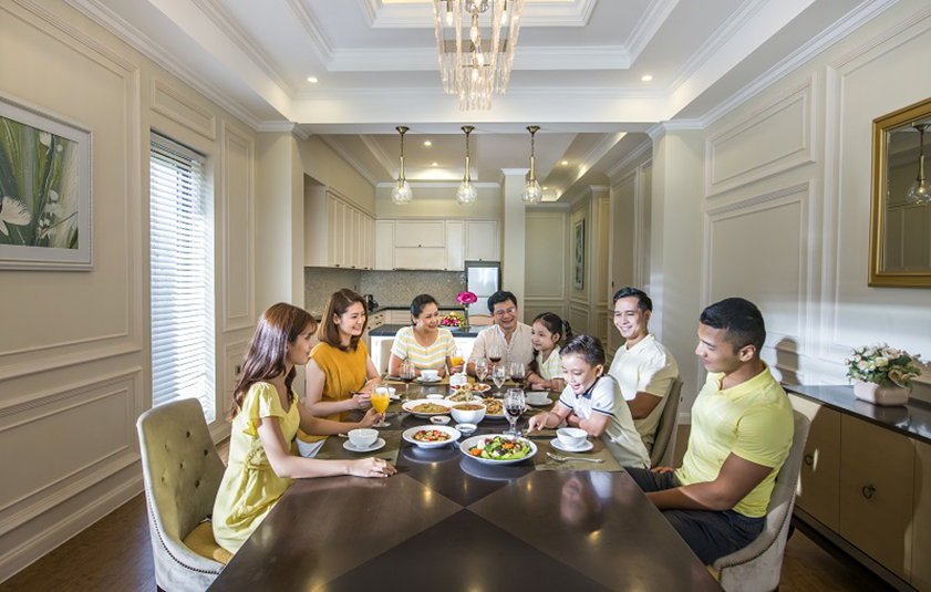 đám cưới kim cương là bao nhiêu năm Một bữa ăn ấm cúng bên gia đình là món quà kỷ niệm đám cưới kim cương ý nghĩa