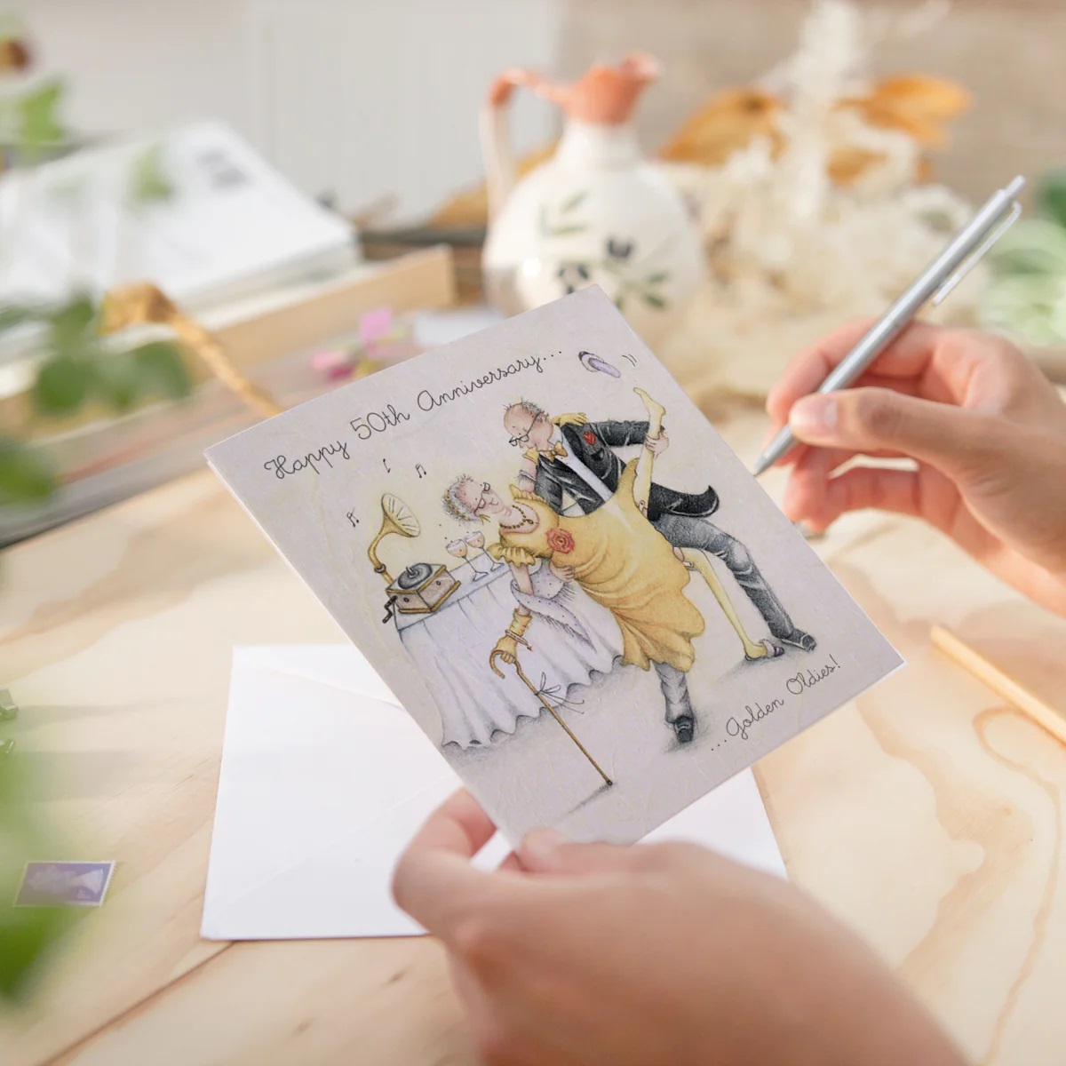 Đám cưới vàng là bao nhiêu năm Những chiếc thiệp dễ thương trong ngày kỷ niệm cưới được gửi trao cho người bạn đời đặc biệt