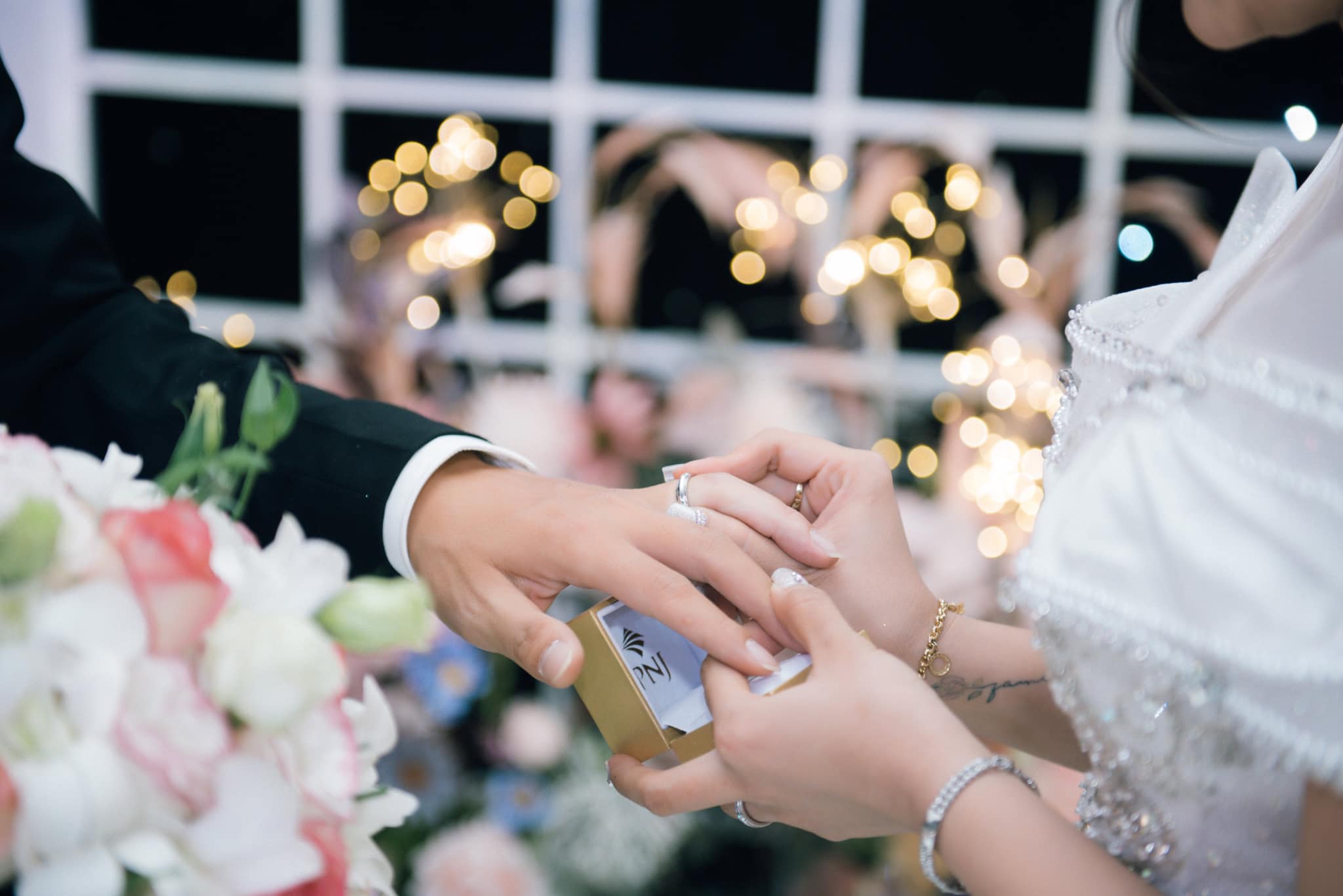 Đám cưới vàng là bao nhiêu năm Kỷ niệm ngày cưới là buổi lễ để ôn lại kỷ niệm cũng như hướng tới tương lai tốt đẹp hơn