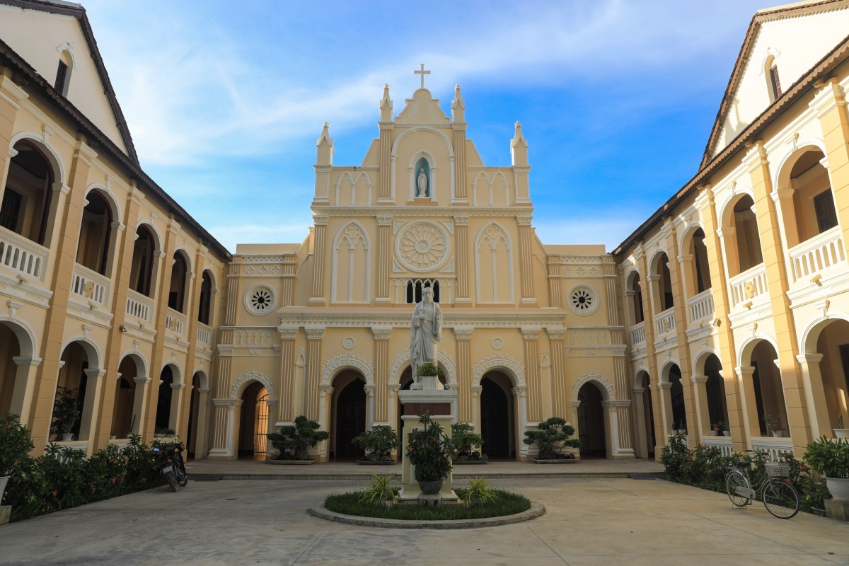 Thiết kế Tiểu chủng viện Làng Sông mang phong cách Gothic