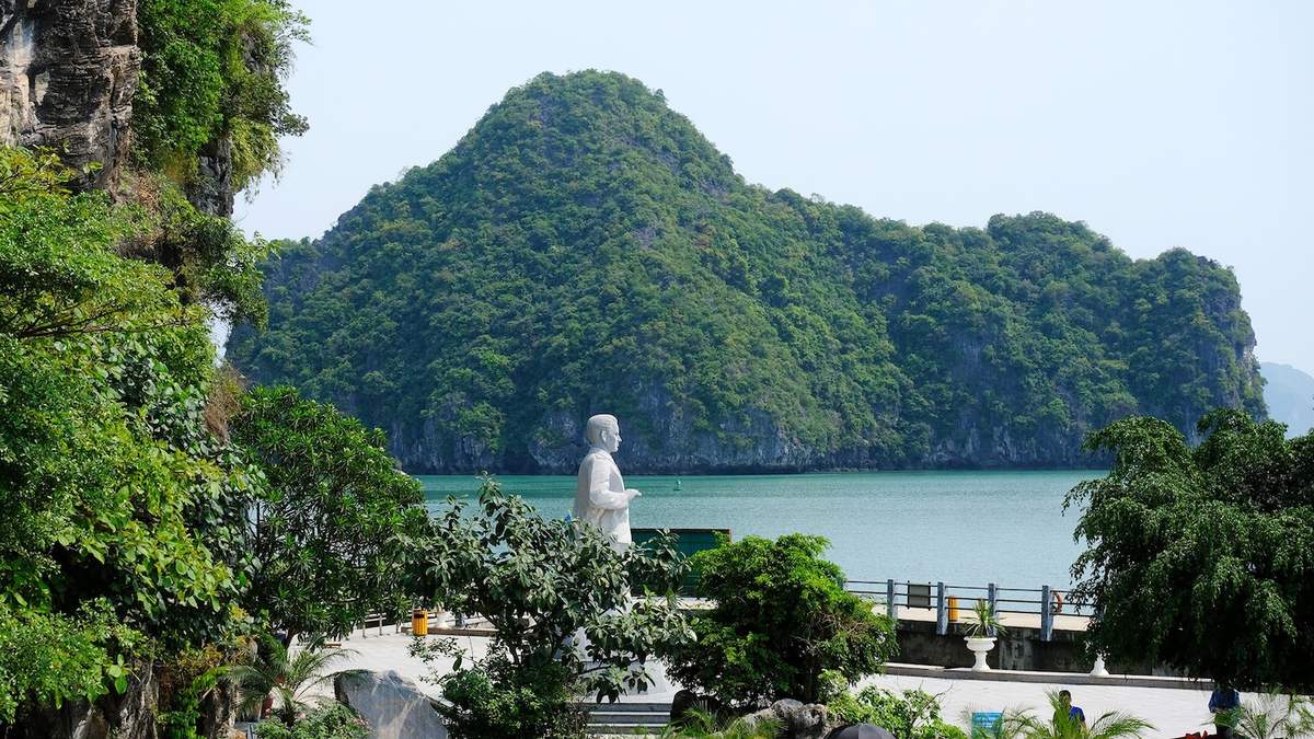 Du khách đến thăm đảo lưu ý không làm hư hại cảnh quan môi trường nơi đây 