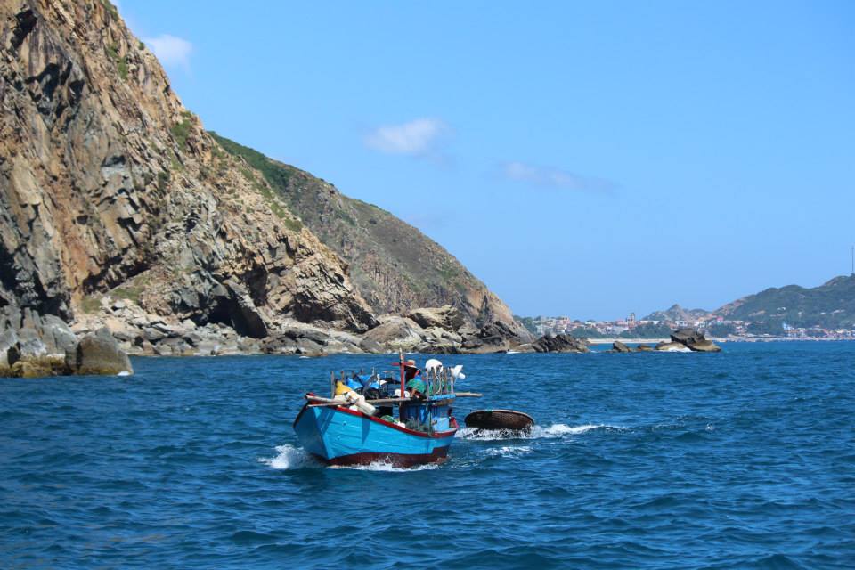 Hệ thống hang động kỳ vĩ tại Đảo Yến 