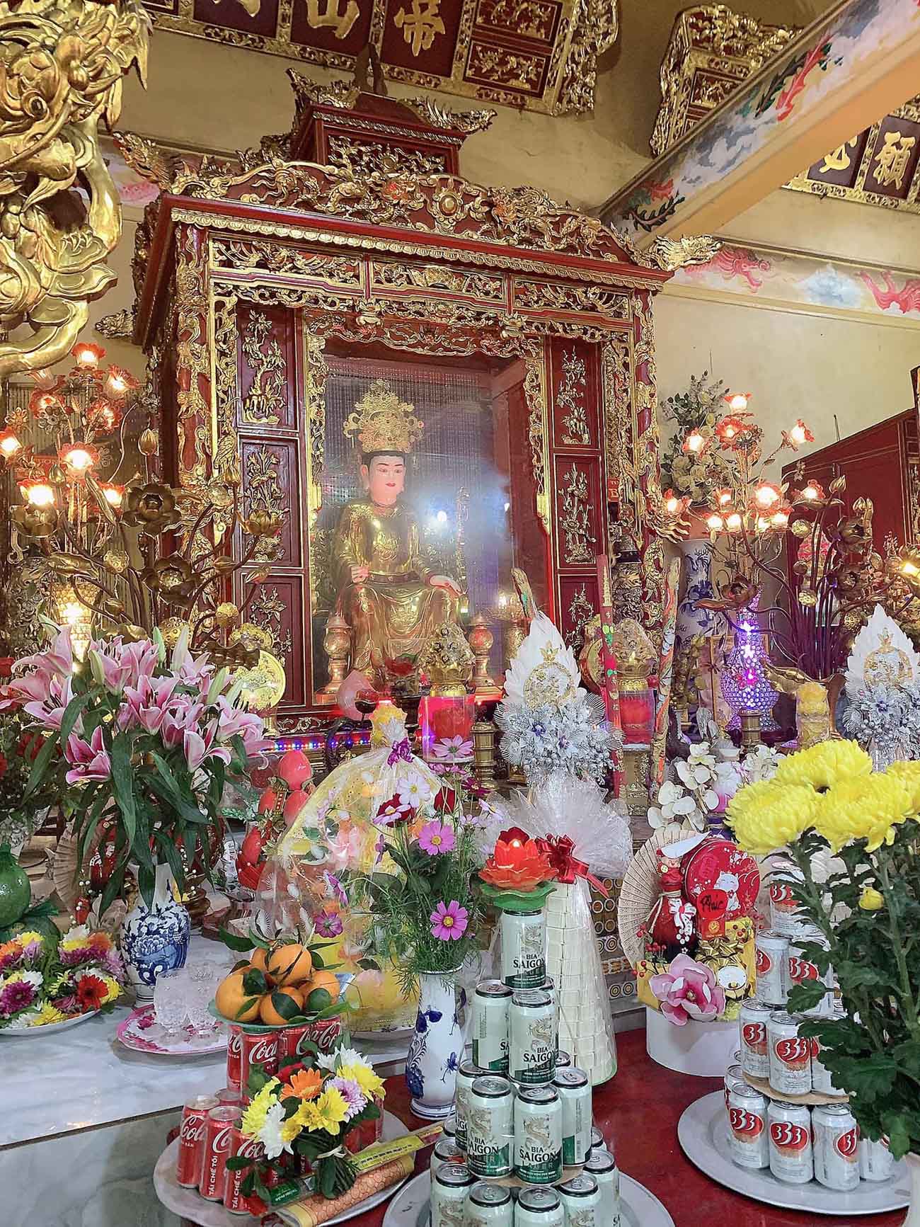 Hằng năm vào ngày 24, 25 và 26 tháng 2 m lịch tại đền sẽ diễn ra lễ hội đền Bà Đế Đồ Sơn