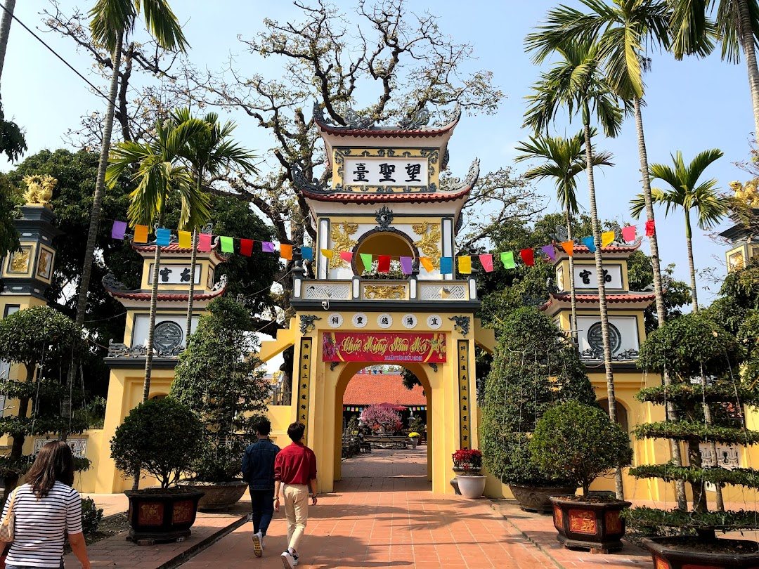 Đền Mõ Khung cảnh bên ngoài đền