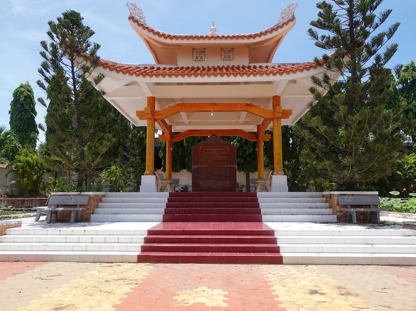 Đền thờ Tổng bí thư Lê Duẩn