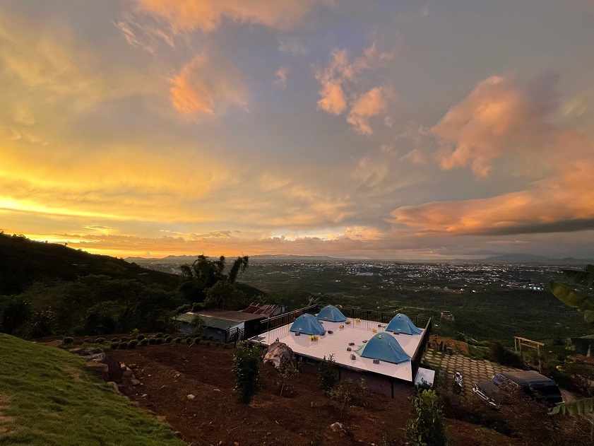 Cắm trại giữa biển mây – Trải nghiệm khó quên tại Lộc Thành