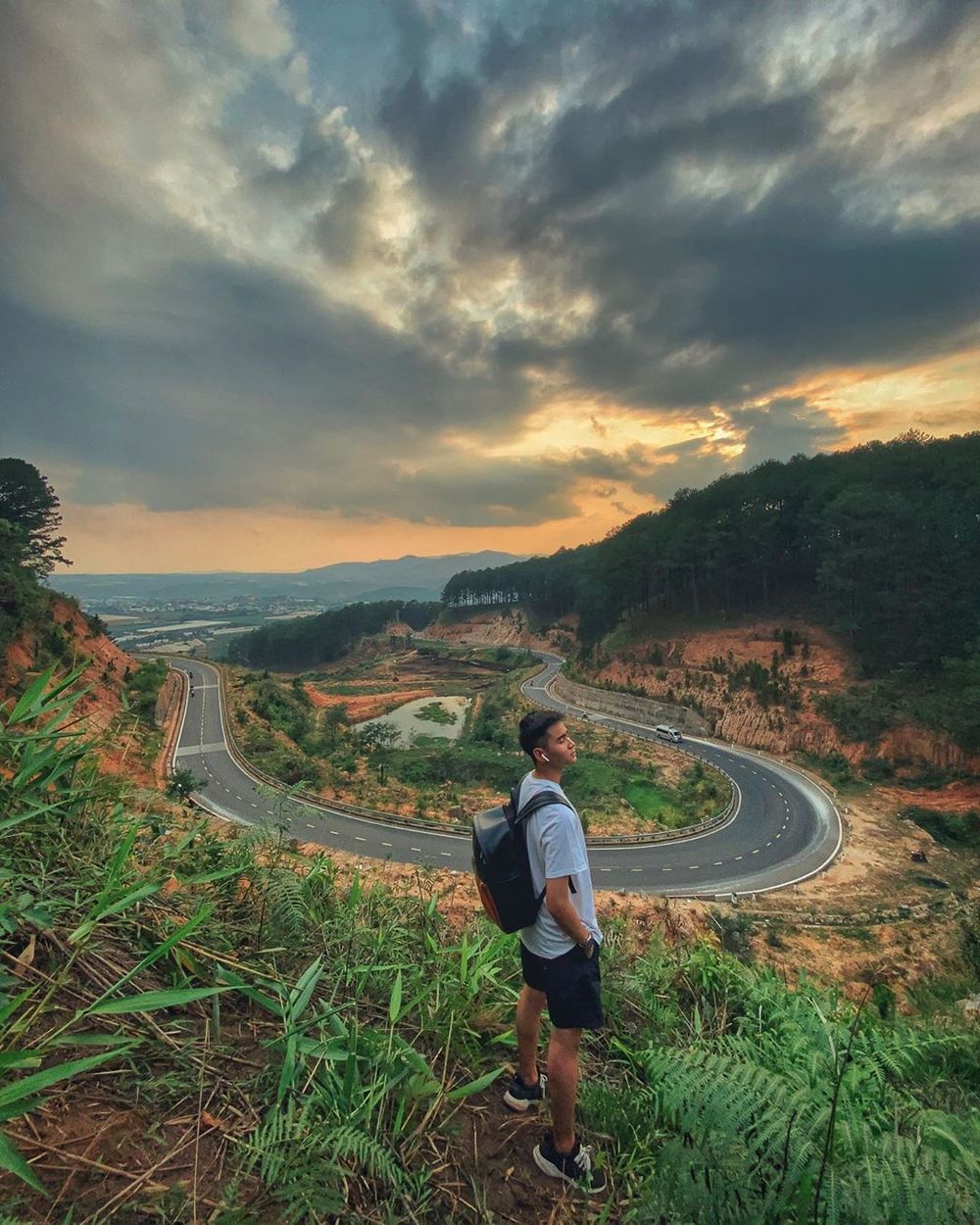 Đèo Tà Nung Du khách có thể sở hữu bức ảnh “triệu tim” với toàn cảnh cung đường đèo