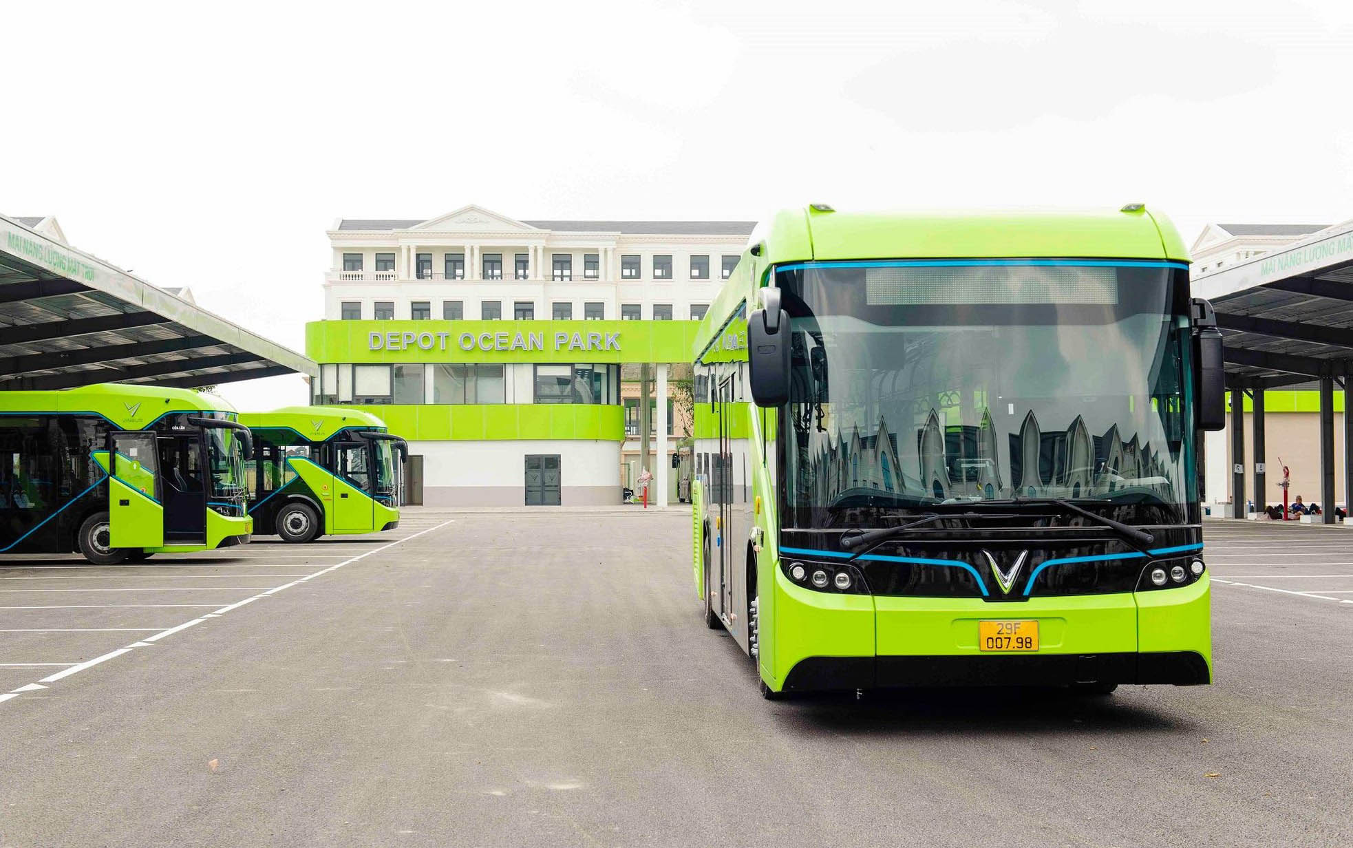 Di chuyển bằng VinBus
