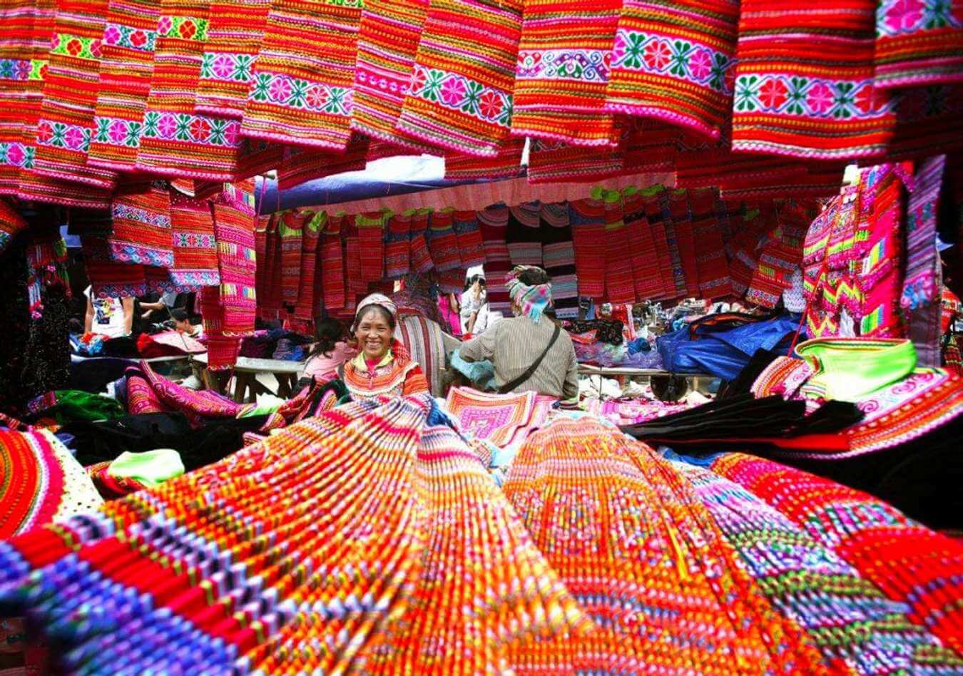 Di chuyển đến chợ tình Sa Pa