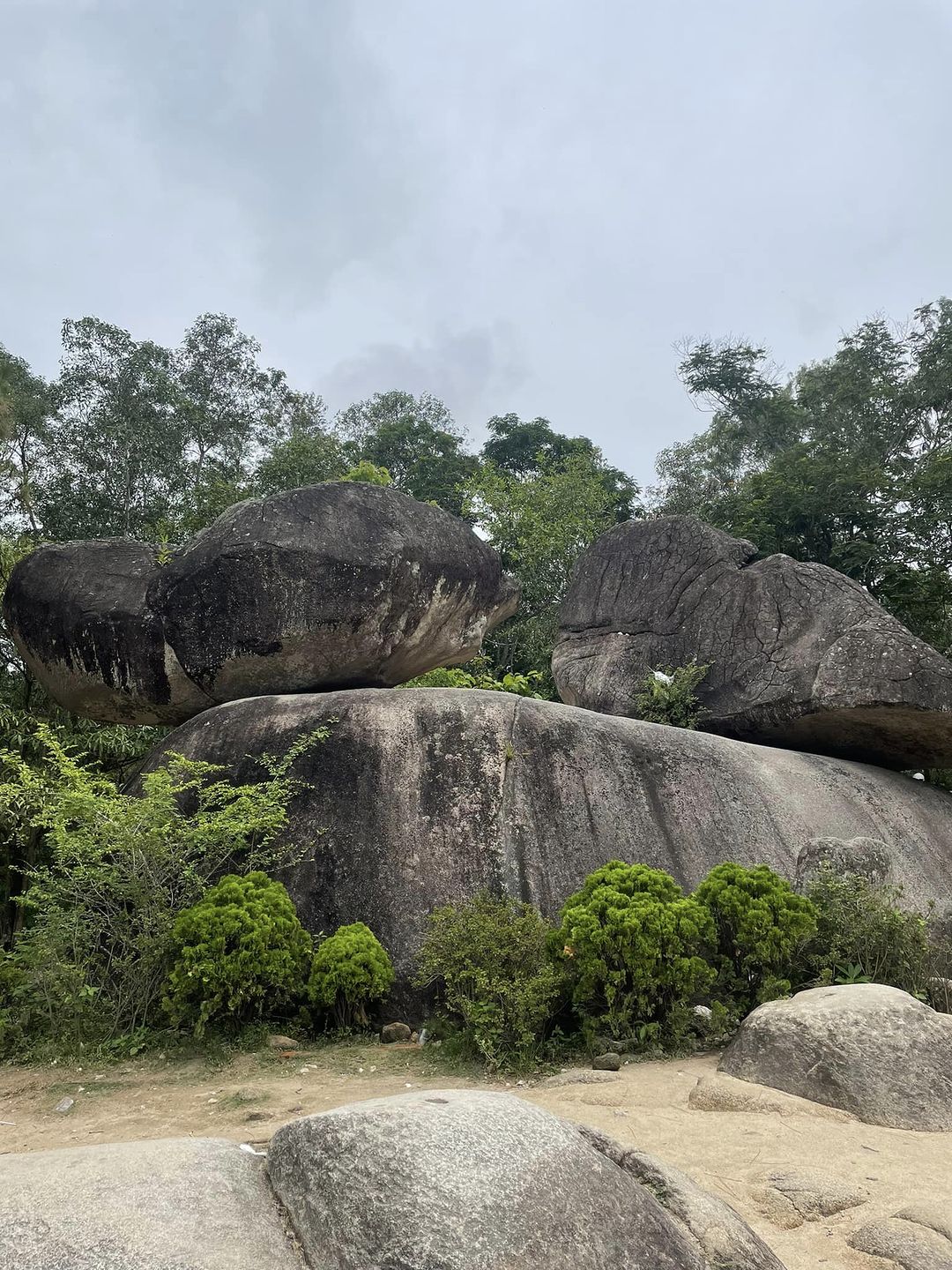 Di chuyển đến hòn Trống hòn Mái