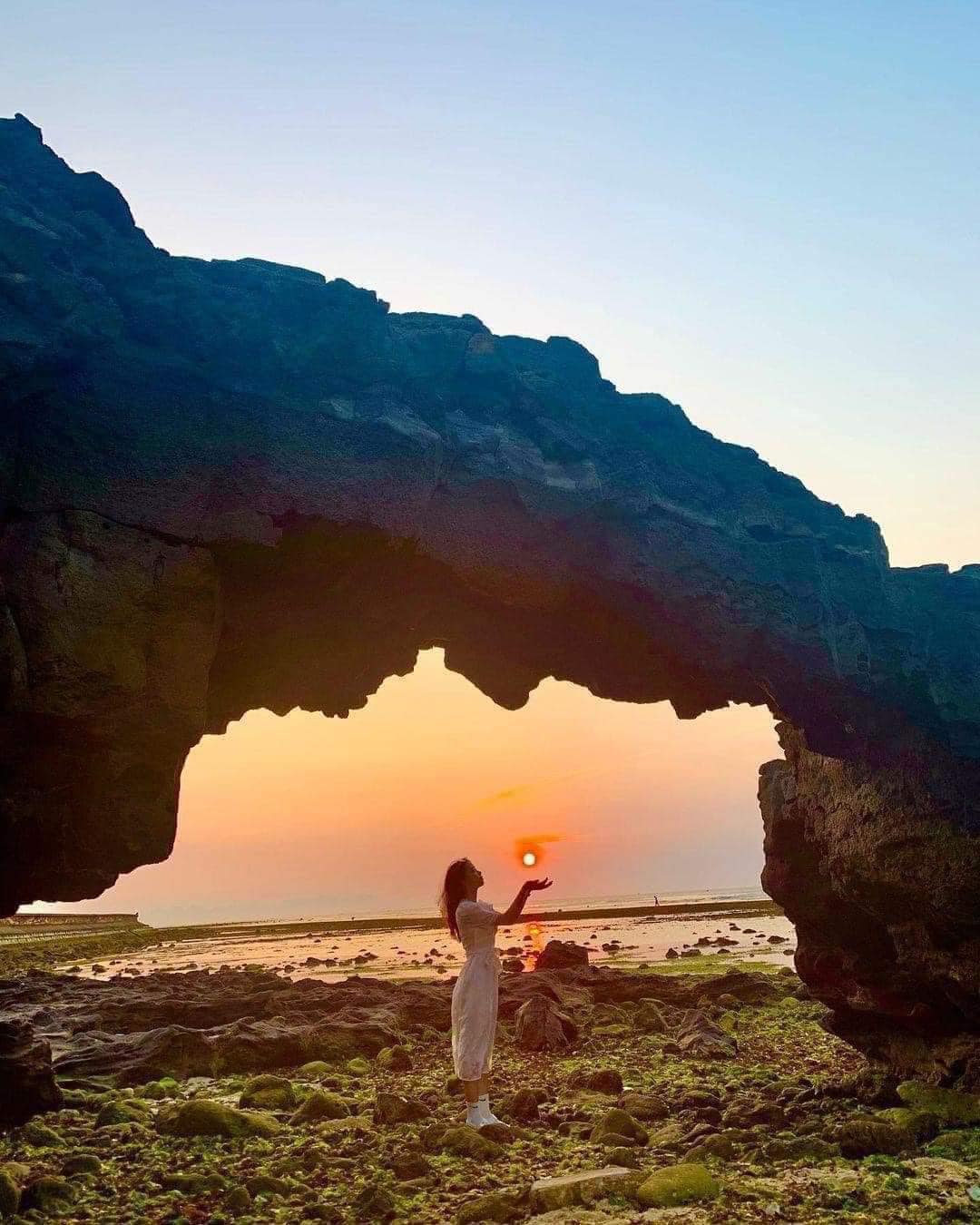 Đi Lý Sơn mùa nào đẹp Ngắm hoàng hôn cực đẹp tại Cổng Tò Vò