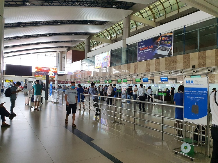 Thực hiện các thủ tục theo đúng quy trình để thuận tiện lên máy bay