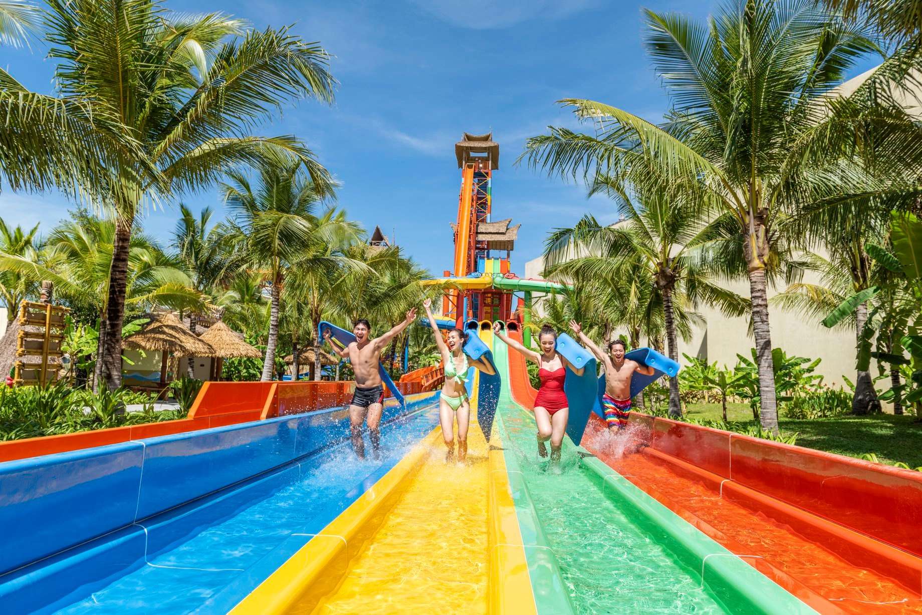 Địa điểm du lịch 2/9 Những đường trượt thú vị, đầy sắc màu tại VinWonders Phú Quốc