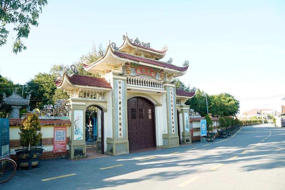 Địa điểm du lịch tâm linh đền bà Nguyễn Thị Bích Châu