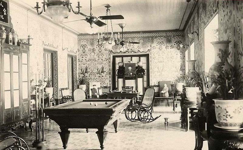 Phòng chơi bida trong lầu Kiến Trung