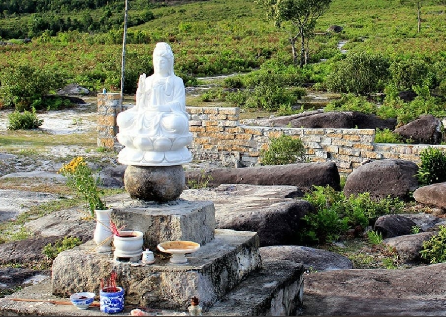 đỉnh Am Thông Khám phá thung lũng đầy huyền bí trên đỉnh Am Thông