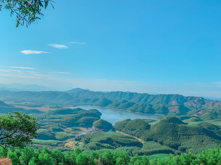 Khám phá đỉnh Hòn Vượn tại Huế