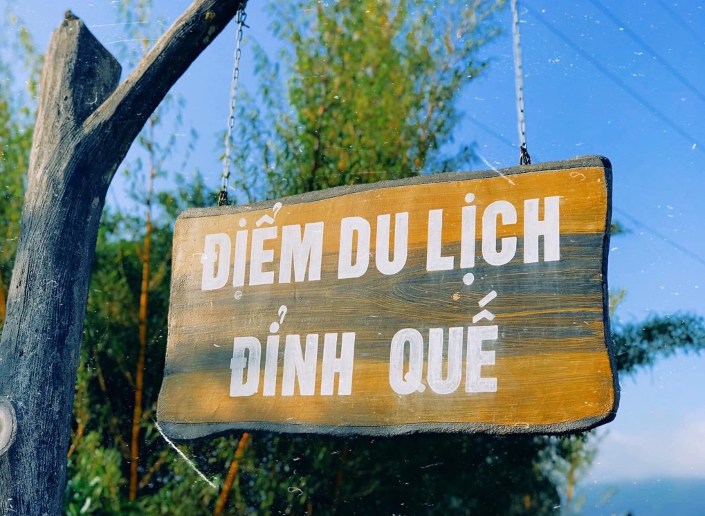 Biển chỉ dẫn đến đỉnh Quế Tây Giang