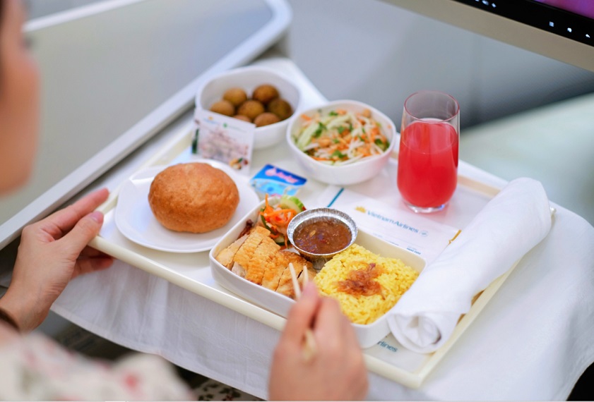 Đồ ăn trên máy bay Đồ ăn tiêu chuẩn trên các chuyến bay của hãng hàng không quốc gia