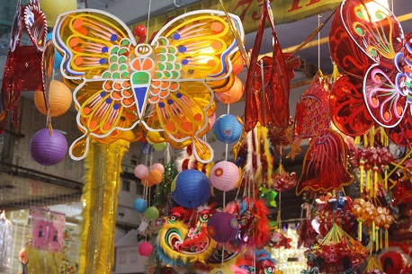 “Trở về tuổi thơ” với 12+ đồ chơi Trung thu truyền thống ấn tượng