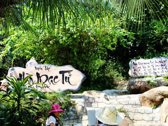 Vườn thơ Hàn Mặc Tử tại Đồi Mộng Mơ Đà Lạt