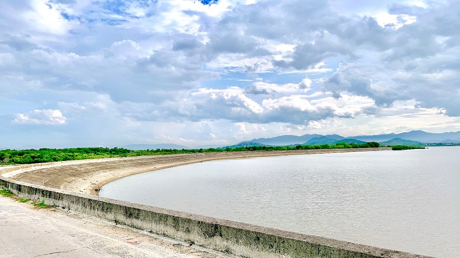 Không gian thoáng đãng, yên bình của hồ Thành Sơn