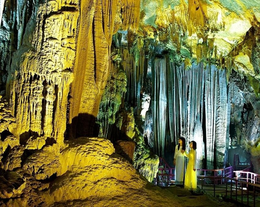Hệ thống nhũ đá tại động Mê Cung có hình thù độc đáo