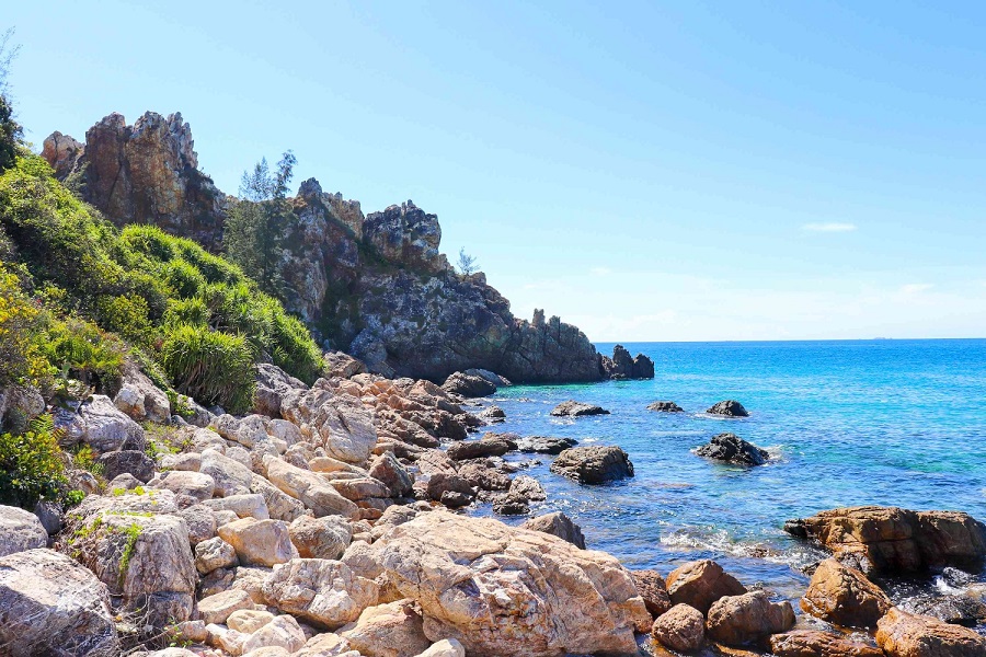 Khung cảnh kỳ vĩ của Mũi Vi Rồng - một trong những điểm du lịch Bình Định nổi tiếng 